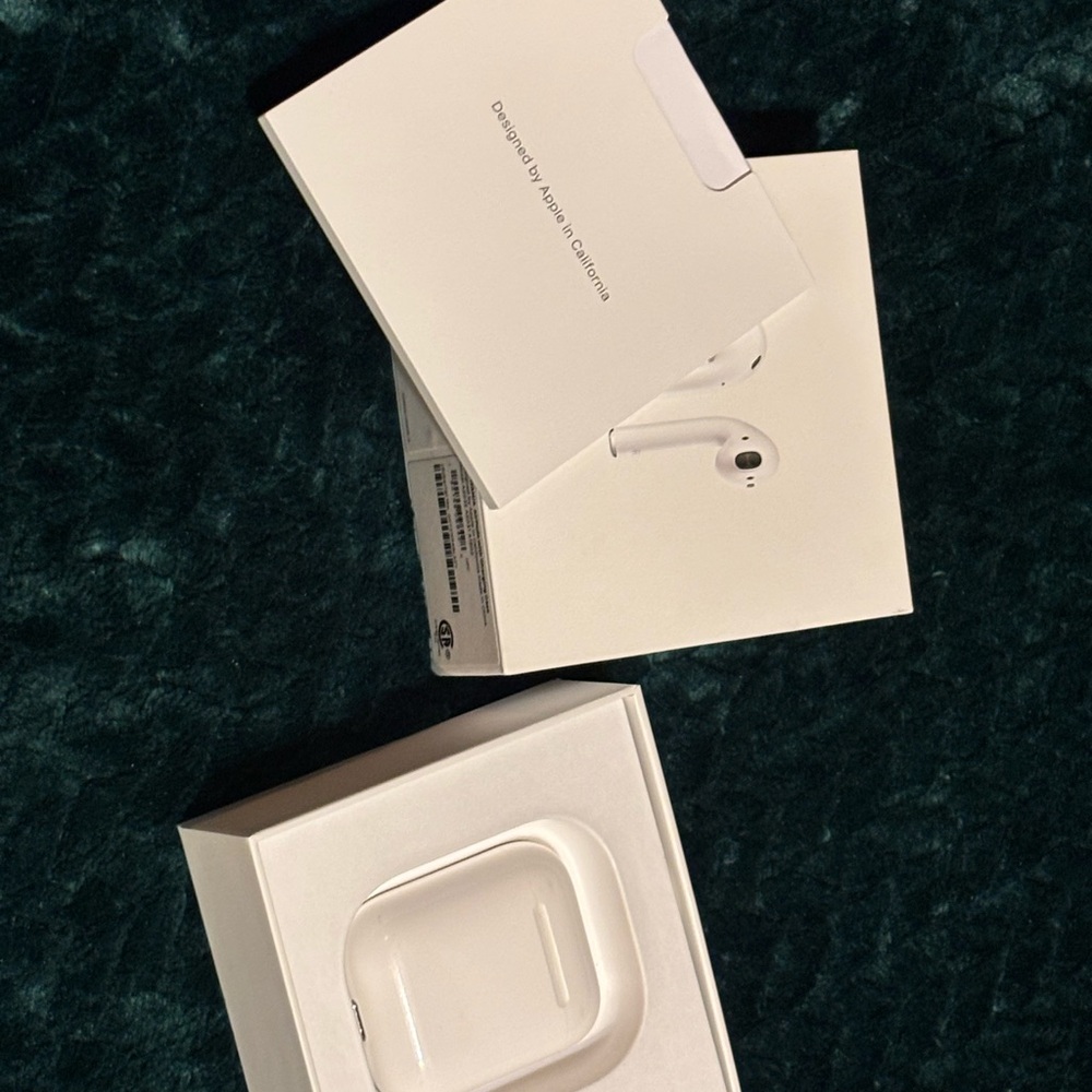 Apple AirPods 2nd Generation with Wireless Charging Case and Box - Picture 2 of 2